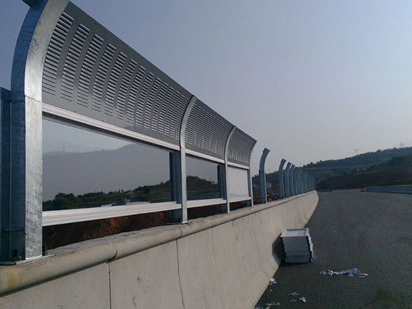 橋梁聲屏障